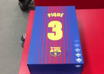 Gerard Piqué receives personalised Barça PES controller