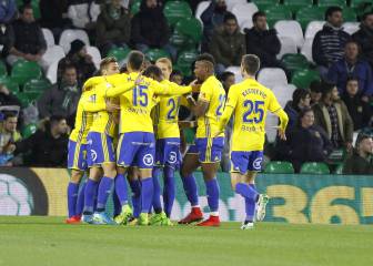 El Cádiz doblega al Albacete y se instala en la tercera plaza
