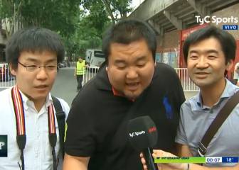 Locura japonesa de estos fans en el estadio de la Paternal