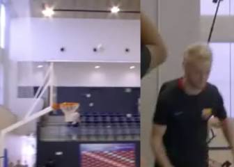 Rakitic lobs ball into basketball hoop in Barça precision test