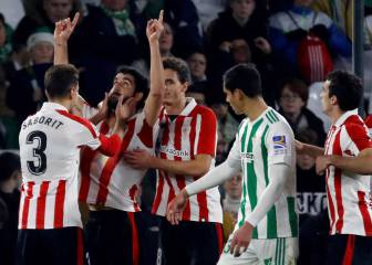 El Athletic termina el año con un polémico triunfo en Sevilla