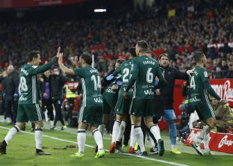 El Betis doma el Pizjuán tras un partido loco que honró al derbi