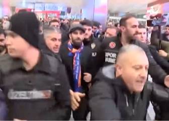 La multitudinaria llegada, con carga policial, de Arda a Estambul