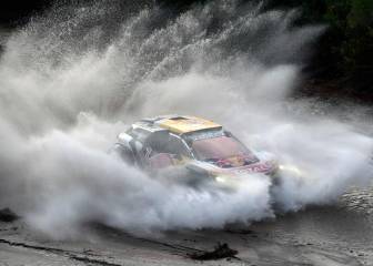 Sainz and Cruz's toughest test: the best images of Dakar 2018
