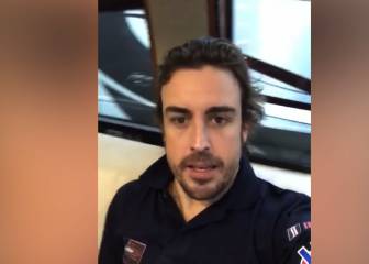 Alonso enseña cómo se relaja tras su primer turno en el coche