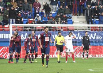 Orellana hace añicos a un Sevilla que volvió a la versión del derbi