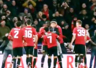 La tierna celebración de Alexis en el segundo gol del United