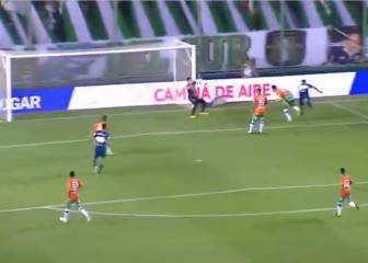 Golazo de puro '9' de Tévez: menos mal que no le gusta...