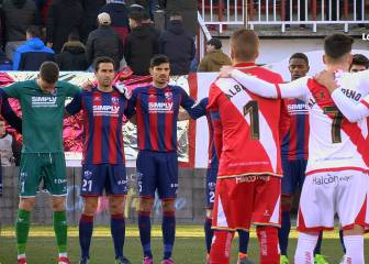 Los Bukaneros protestaron en el minuto de silencio