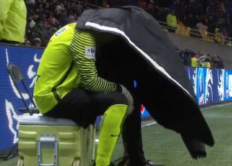 El 'truco' del portero de tercera que ha enamorado a Francia
