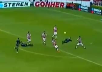 ¿El gol del año? La notable chilena que amargó al Necaxa