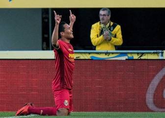 Bacca y Sansone liquidan a Las Palmas tras una lección táctica