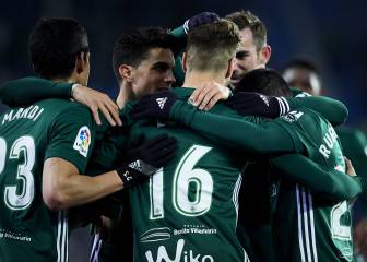 El Betis se impone al Alavés y sigue soñando con Europa