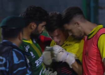 Encoge el corazón: le marcan en el 93' y rompe a llorar...¡le consolaron hasta los rivales!