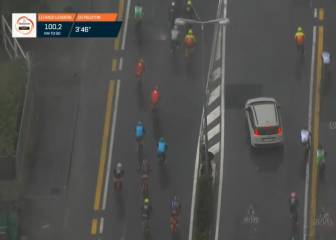 Peleton swerve to avoid dawdling car in Milan-San Remo race