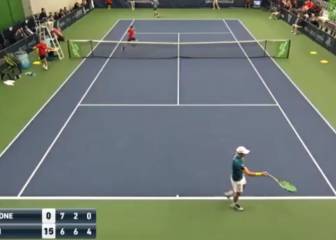 Cuando parece que lo hemos visto todo llega este tenista y hace lo nunca visto