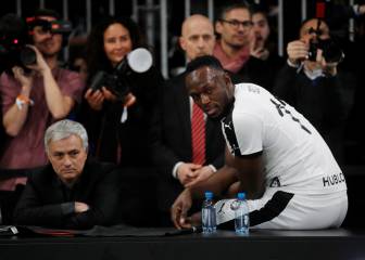 Bolt muestra su destreza jugando fútbol y... ¿es fichado por Mou?