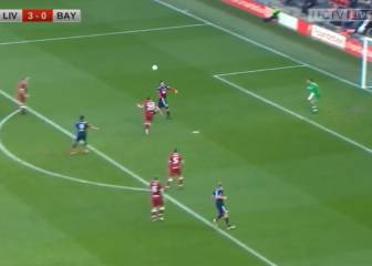 El gol de Luca Toni en duelo de leyendas del Bayern y Liverpool