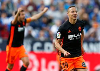 Rodrigo mete al Valencia en la lucha por la tercera plaza