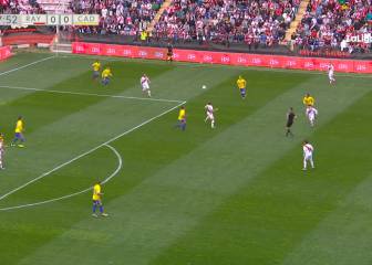 Él se gusta y Vallecas lo disfruta: Trejo y su sombrero con la cabeza