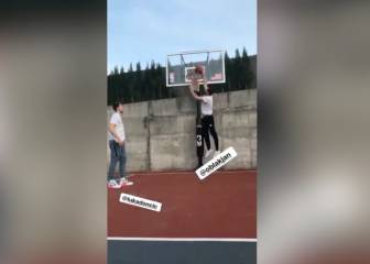 Oblak, Real Madrid basketball ace shoot hoops at Griezmann's gaff