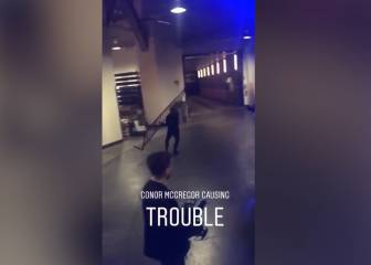 McGregor se volvió loco: lanzó vallas, cubos de basura...