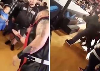 Un luchador escupe un chicle en la cara de una niña...¡y el padre le da una paliza!
