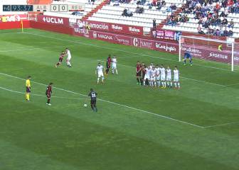 Un falta magistral de Ledes en el 94' da el triunfo al Reus