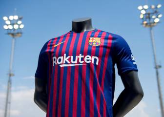 Coutinho helps unveil Barcelona's new home kit