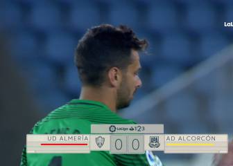 El Almería se complica la vida