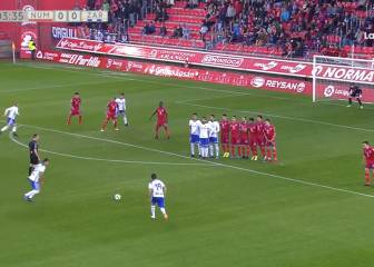 Oda de cómo tirar una falta de Zapater: el ángulo es imposible