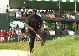 Shaquille O'Neal y su gran estilo jugando al golf