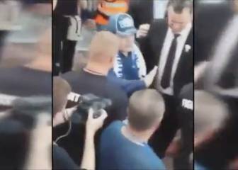 El primer lío de Maradona en Brest: feo gesto con un imitador