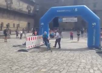 Récord accidentado: le tiran sin querer en la meta y se rompe la clavícula