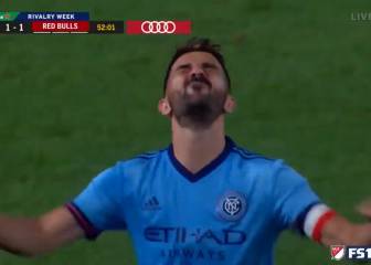 Derbi, perdiendo, su equipo con 10 y Villa hace esto
