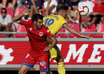 El Cádiz saca un punto en Soria tras estar media hora con diez