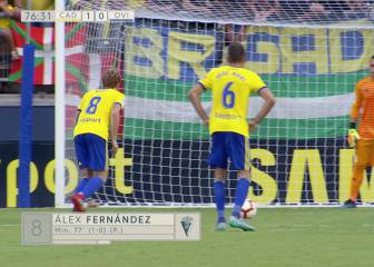 Álex adelantó al Cádiz y marcó en propia el empate del Oviedo