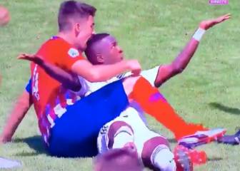 Atlético B captain Tachi tries to bite Vinicius on the head