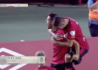 Álex López aúpa al Mallorca hasta el liderato en el 90'