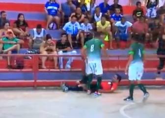 Un jugador fracturó el cráneo a un árbitro con esta patada: se lo llevaron preso