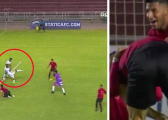 Si regalas un gol al rival y encima se parte de risa es que la pifia es de época