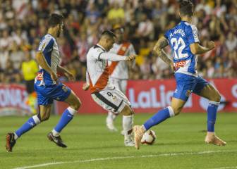 Reparto de puntos en un partido loco en Vallecas