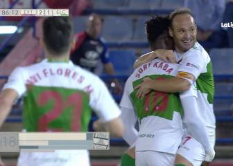 El Elche rescata un punto pese a jugar una hora con uno menos