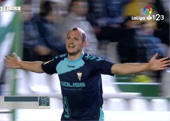 El Albacete y Zozulya tumban al Córdoba en seis minutos