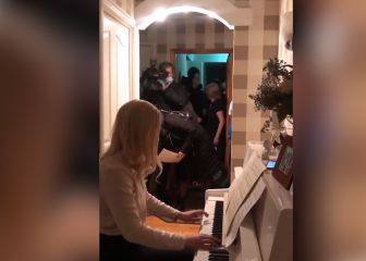 La Policía irrumpe en su casa y esta doctora rusa les sorprende así...