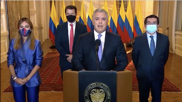 Iván Duque anuncia la llegada del primer lote de vacunas
