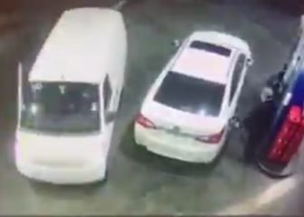 Una banda de ladrones intenta robar el auto a un hombre y su reacción fue de genio total