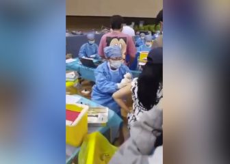 El fail mayúsculo de una enfermera poniendo una vacuna de coronavirus