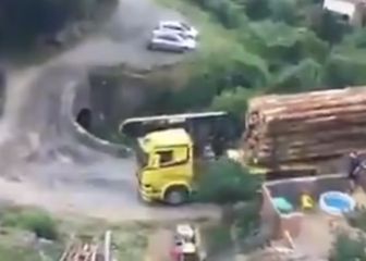 Le llueven los aplausos a este conductor de camión por su pericia: de no creer el giro