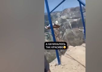 Se columpian al borde de un precipicio y sucede lo que todos más temían